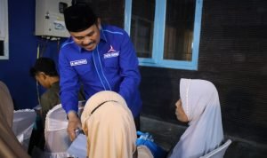 Santunan kepada anak yatim dan fakir miskin oleh ketua DPD Demokrat provinsi Jambi H. Mashuri SP, ME, pada buka bersama partai demokrat Jambi dikantor demokrat Jambi